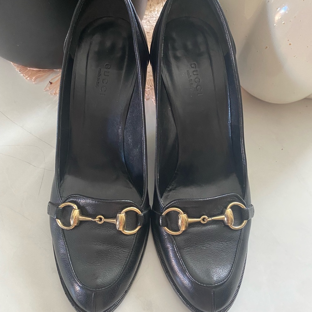 GUCCI HEELS PUMPS Black Leather Classic Gold Horsebit  (offers welcome 🎊🎉 💛